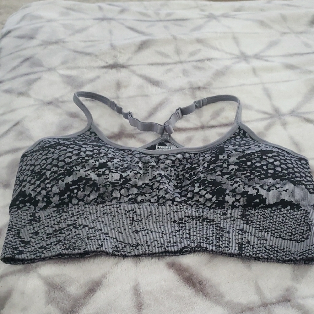 Gray Women's Seamless Sports Bra - Picture 2 of 4